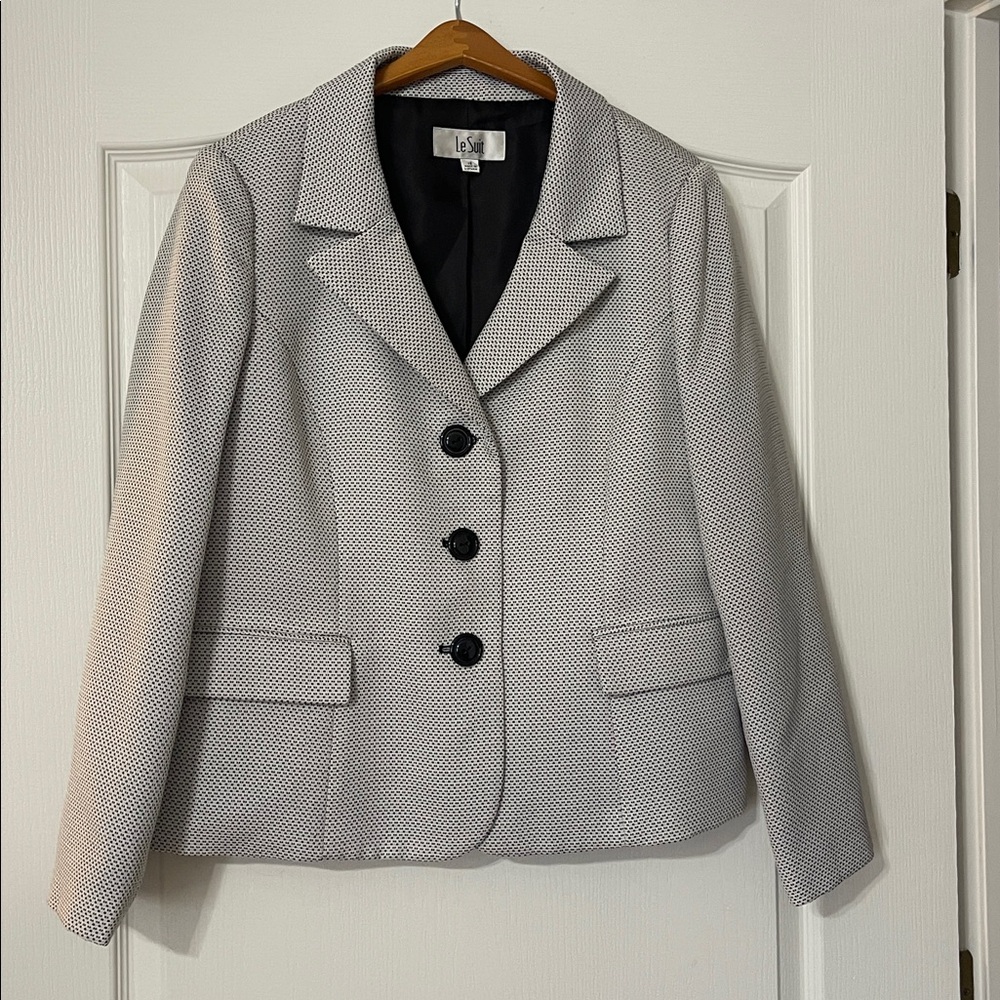 Le Suit Black and White Blazer